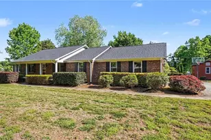 4526 Fence Dr, Greensboro, NC 27409 - Photo 3