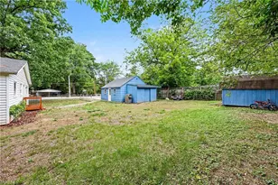 2201 Edgewood Dr, High Point, NC 27262 - Photo 15