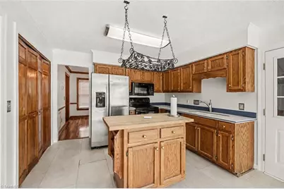 537 N Gurney Street, Burlington, NC 27215 - Photo 5