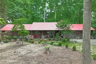 859 Lakeview Dr, Thomasville, NC 27360 - Photo 1