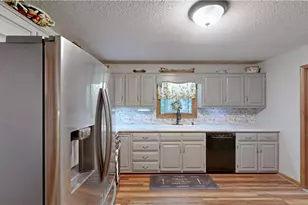 859 Lakeview Dr, Thomasville, NC 27360 - Photo 17