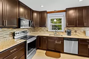 105 Peach Orchard Dr, Greensboro, NC 27455 - Photo 11