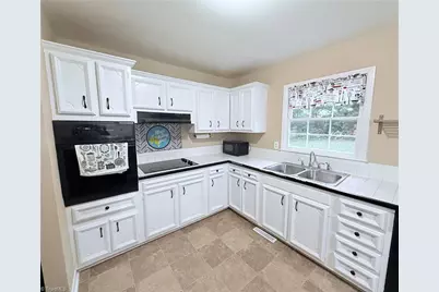 231 Foxcroft Drive, Winston-Salem, NC 27103 - Photo 9
