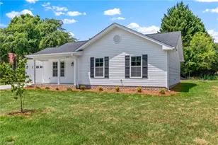 859 W Lee Ave, Yadkinville, NC 27055 - Photo 3