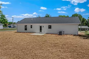 859 W Lee Ave, Yadkinville, NC 27055 - Photo 31