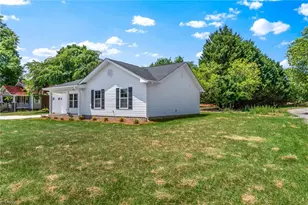 859 W Lee Ave, Yadkinville, NC 27055 - Photo 29