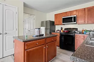 4293 Youngstown Dr, Greensboro, NC 27405 - Photo 9