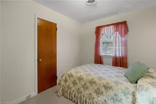2506 Aster Dr, Greensboro, NC 27401 - Photo 9