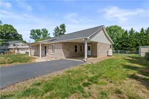 807 Silver Dapple Ln, Kernersville, NC 27284 - Photo 3