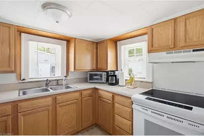 609 Dobson Street, Kernersville, NC 27284 - Photo 13