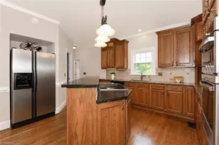 2713 St Andrews Ct, Jamestown, NC 27282 - Photo 9