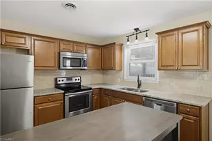 8933 Ambridge Dr, Kernersville, NC 27284 - Photo 17