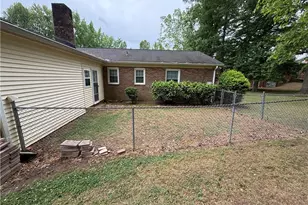1200 Edgemont Rd, Greensboro, NC 27406 - Photo 5