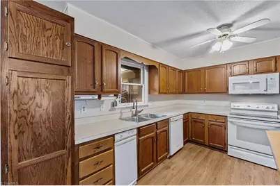 2513 Cottage Place, Greensboro, NC 27455 - Photo 13