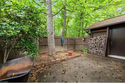 2513 Cottage Place, Greensboro, NC 27455 - Photo 27