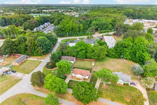 3701 Mulberry Ln, High Point, NC 27262 - Photo 3