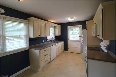 120 Sunnybrook Court, Tobaccoville, NC 27050 - Photo 7