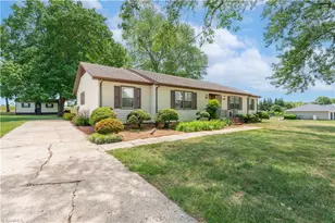 154 Meadowview Rd, Mocksville, NC 27028 - Photo 3
