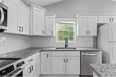 100 Hillside Drive, Thomasville, NC 27360 - Photo 9