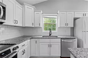 100 Hillside Dr, Thomasville, NC 27360 - Photo 9