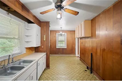 129 W Finch Avenue, Denton, NC 27239 - Photo 5