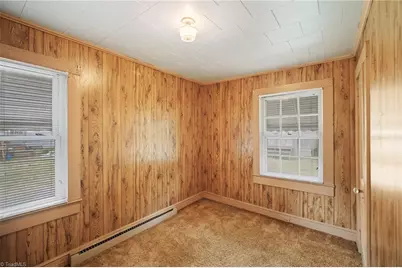 129 W Finch Avenue, Denton, NC 27239 - Photo 9