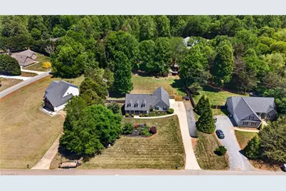 6014 Evelyn Lane, Pleasant Garden, NC 27313 - Photo 27