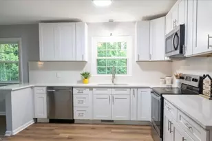 1703 Gracewood Dr, Greensboro, NC 27408 - Photo 11