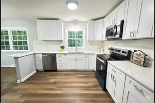 1703 Gracewood Dr, Greensboro, NC 27408 - Photo 9