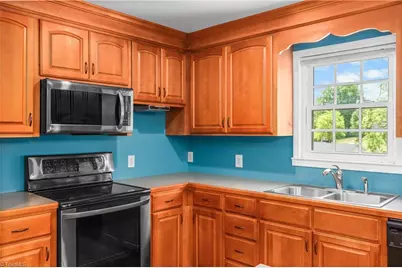 1004 Briarcliff Road, Yadkinville, NC 27055 - Photo 9