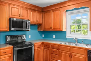 1004 Briarcliff Rd, Yadkinville, NC 27055 - Photo 9