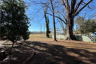 813 Idlewood Dr, Greensboro, NC 27408 - Photo 23