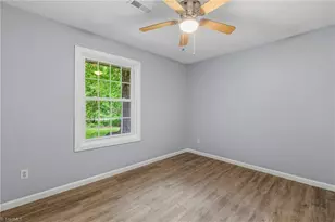 810 Pinoak Rd, Greensboro, NC 27455 - Photo 23