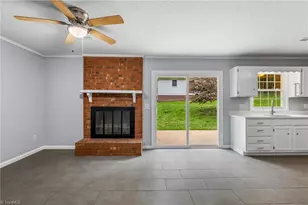 810 Pinoak Rd, Greensboro, NC 27455 - Photo 9