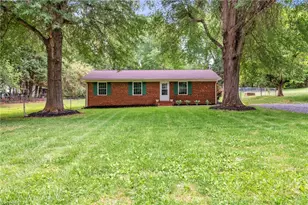 810 Pinoak Rd, Greensboro, NC 27455 - Photo 41