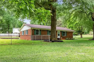 810 Pinoak Rd, Greensboro, NC 27455 - Photo 33