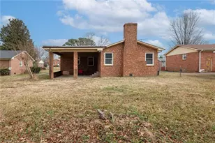 1312 Rotherwood Rd, Greensboro, NC 27406 - Photo 7