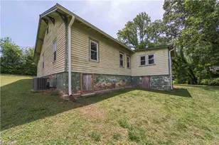 115 E Main St, Jonesville, NC 28642 - Photo 7
