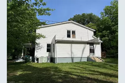140 E Carroll Avenue, Denton, NC 27239 - Photo 3