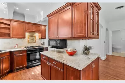 2506 Sylvan Road, Greensboro, NC 27403 - Photo 11