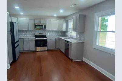 1008 E Side Drive, Greensboro, NC 27406 - Photo 5