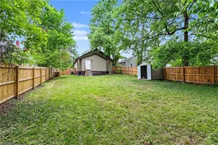 921 Pichard St, Greensboro, NC 27401 - Photo 23