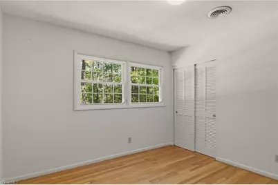 2621 W Woodlyn Way, Greensboro, NC 27407 - Photo 23