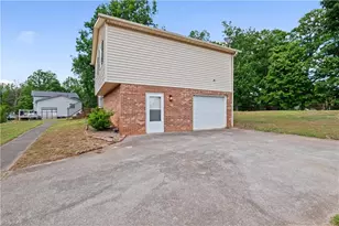 5561 Remington Point Dr, Walkertown, NC 27051 - Photo 29