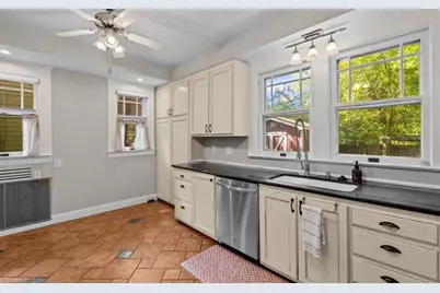 305 E Hendrix Street, Greensboro, NC 27401 - Photo 9