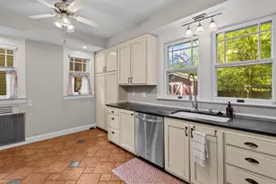 305 E Hendrix St, Greensboro, NC 27401 - Photo 9
