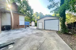 2409 W Cornwallis Dr, Greensboro, NC 27408 - Photo 17