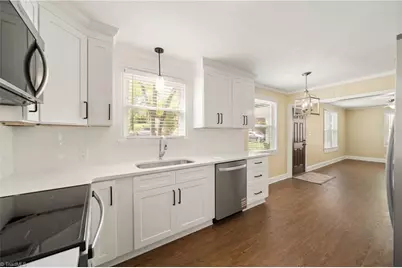 2425 Lyndhurst Avenue, Winston-Salem, NC 27103 - Photo 9