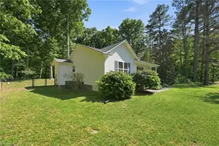 2802 Oak Pointe Ln, Mebane, NC 27302 - Photo 3