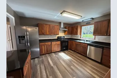 916 Spring Hill Court, Kernersville, NC 27284 - Photo 5